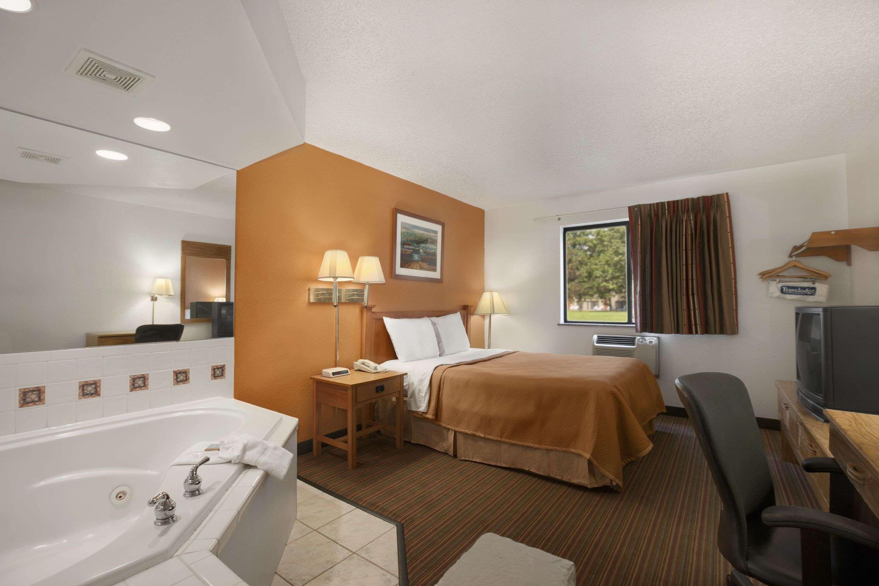 Travelodge By Wyndham Muskegon Exterior foto
