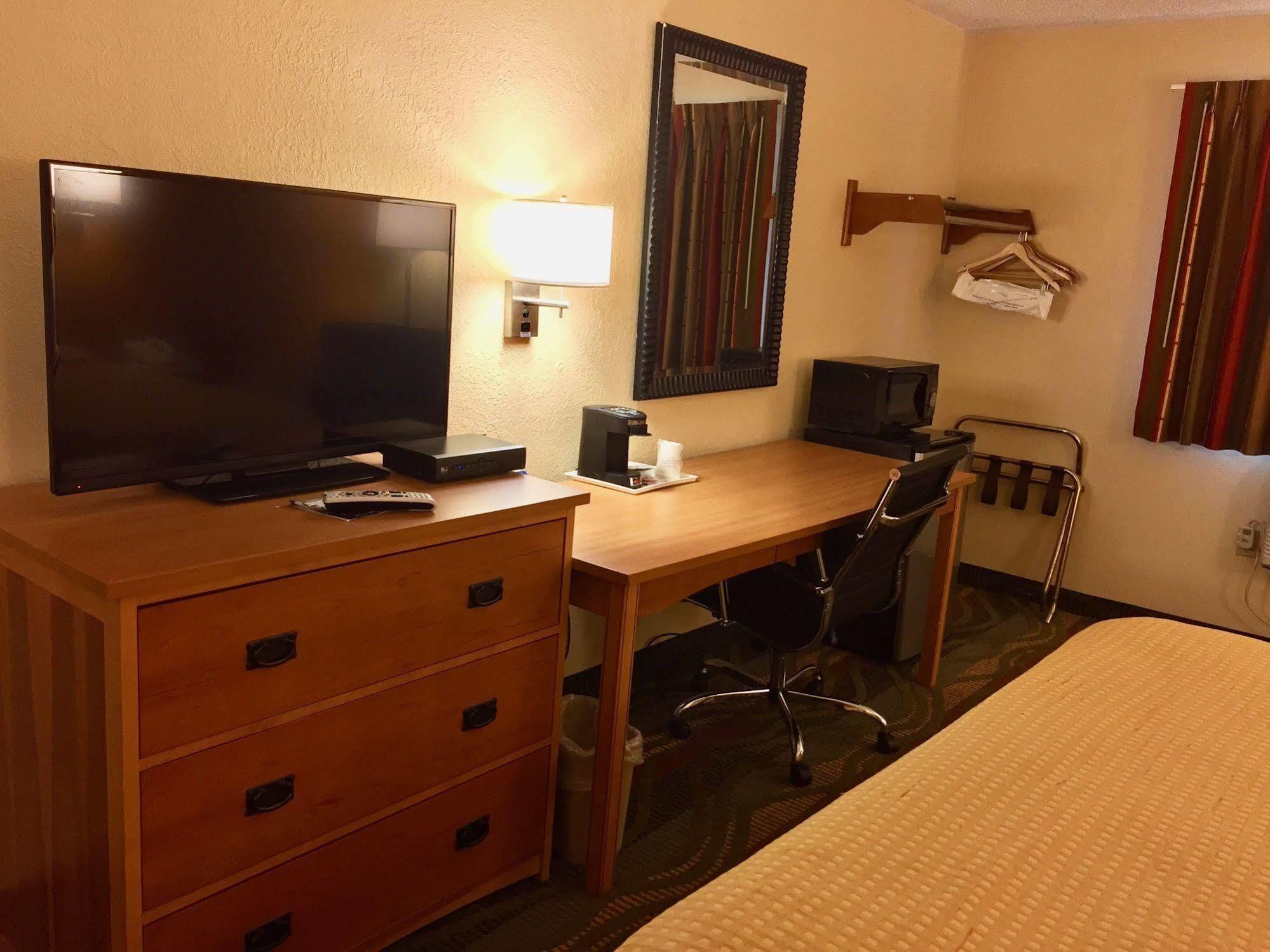 Travelodge By Wyndham Muskegon Exterior foto